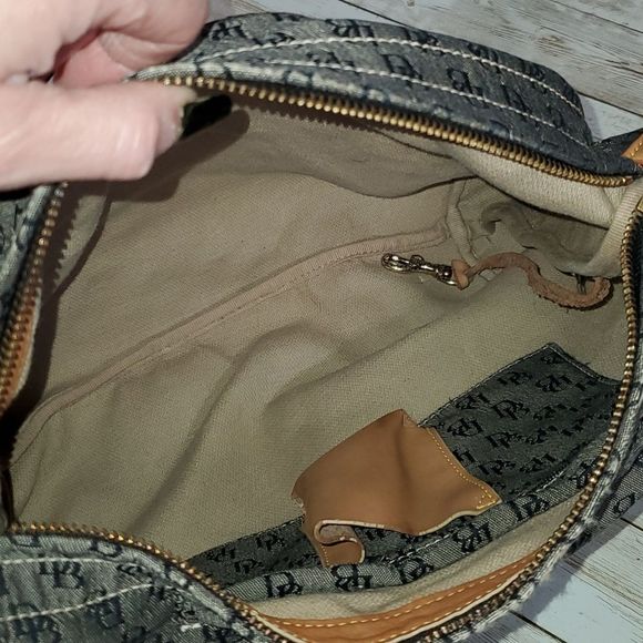 Dooney & Bourke Signature‎ Logo Initial Grey Black Cloth Purse Leather Strap - Picture 10 of 16